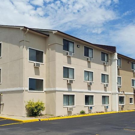 Boarders Inn & Suites By Cobblestone Hotels Waterloo Cedar Falls Exterior foto